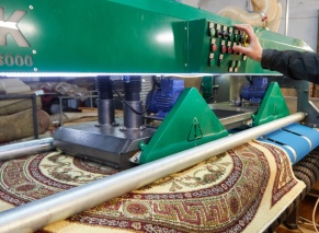 Какое оборудование используется для финишной обработке ковров после стирки?